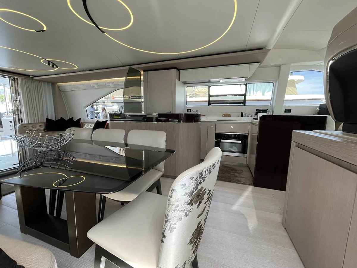 FLY 72 - Image 11