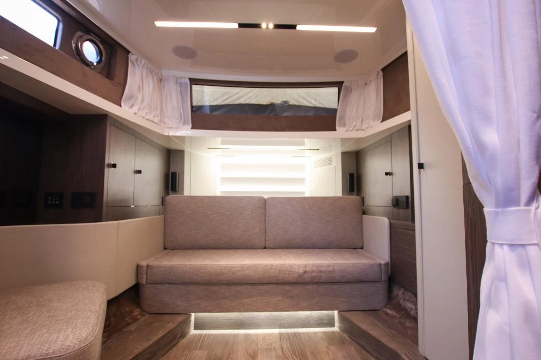 A46 LUXURY TENDER - Image 9