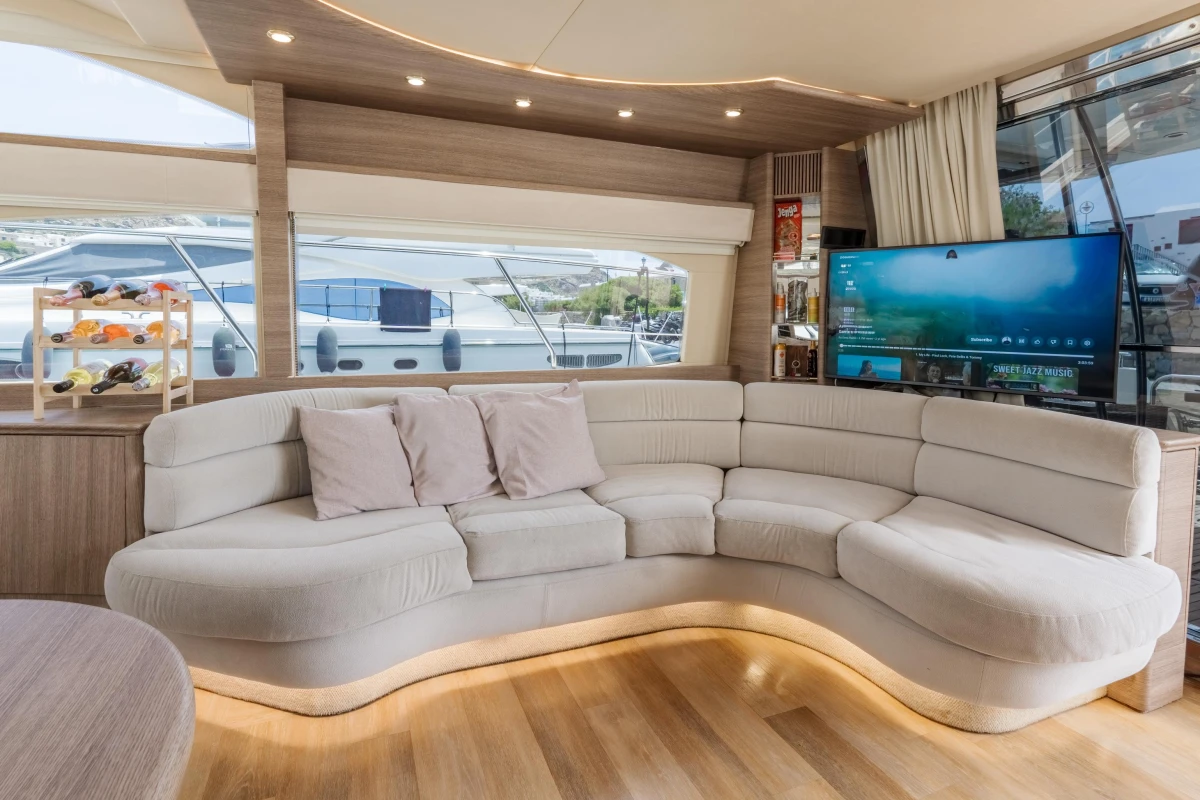 58 FLYBRIDGE - Image 12