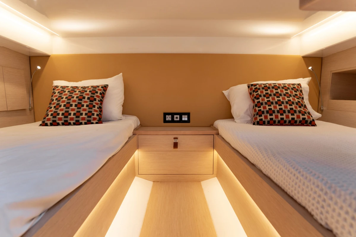 40 INBOARD - Image 3