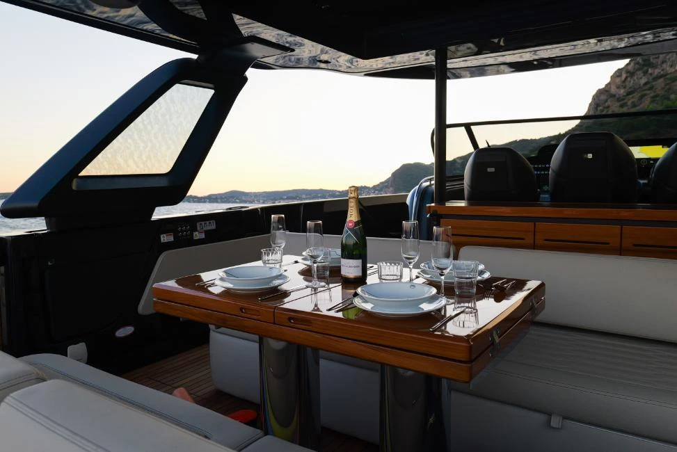 A46 LUXURY TENDER - Image 2