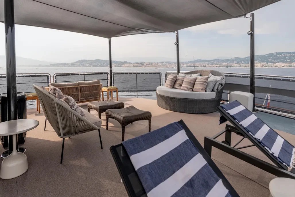 61 EXPLORER - Image 8