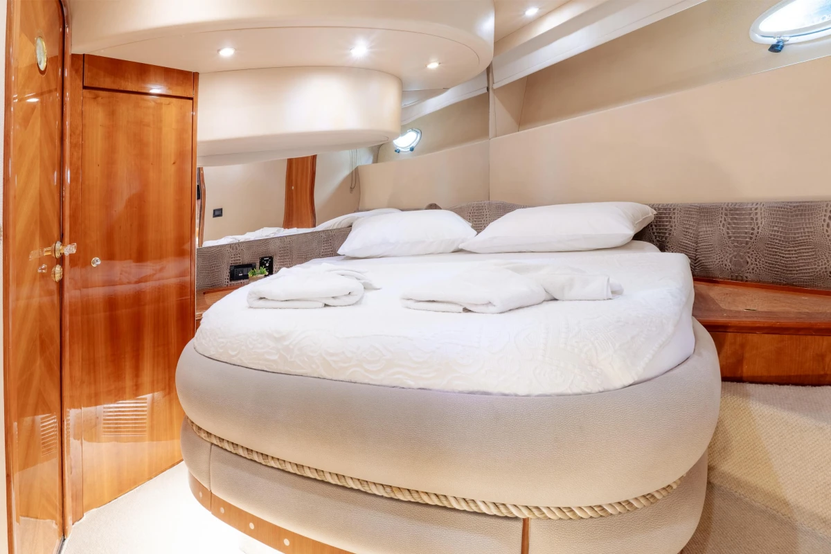 58 FLYBRIDGE - Image 19