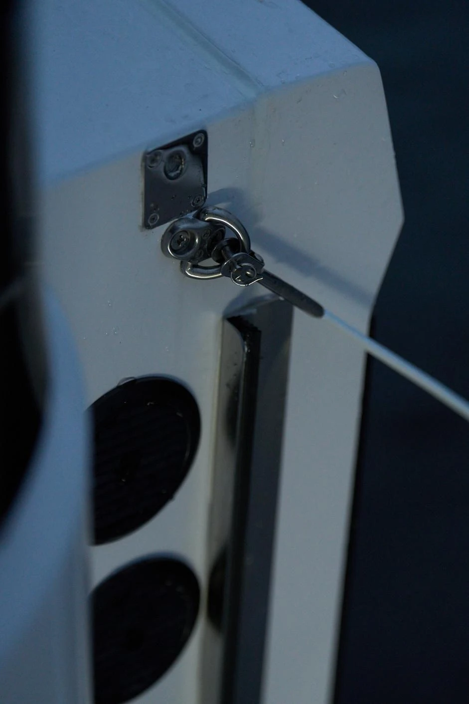 V10 CABIN - Image 17