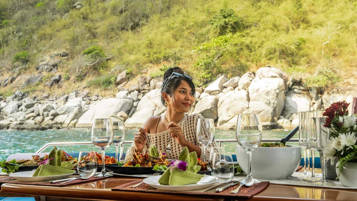 MANHATTAN 60 - Image 12