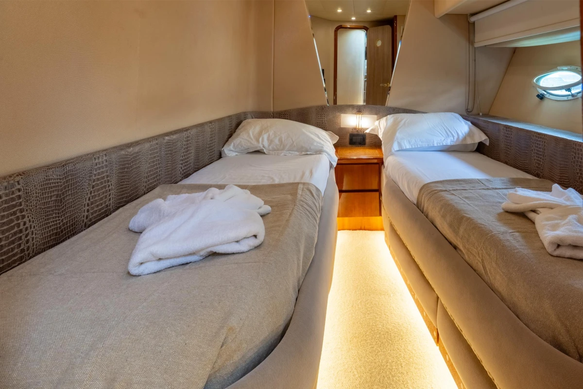 58 FLYBRIDGE - Image 18