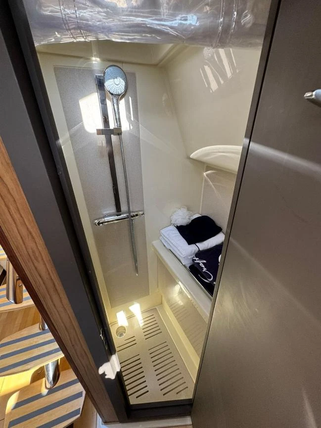 36 LAUNCH - Image 13