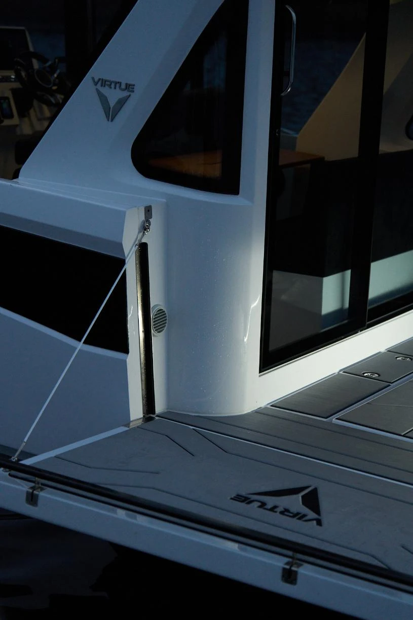 V10 CABIN - Image 16