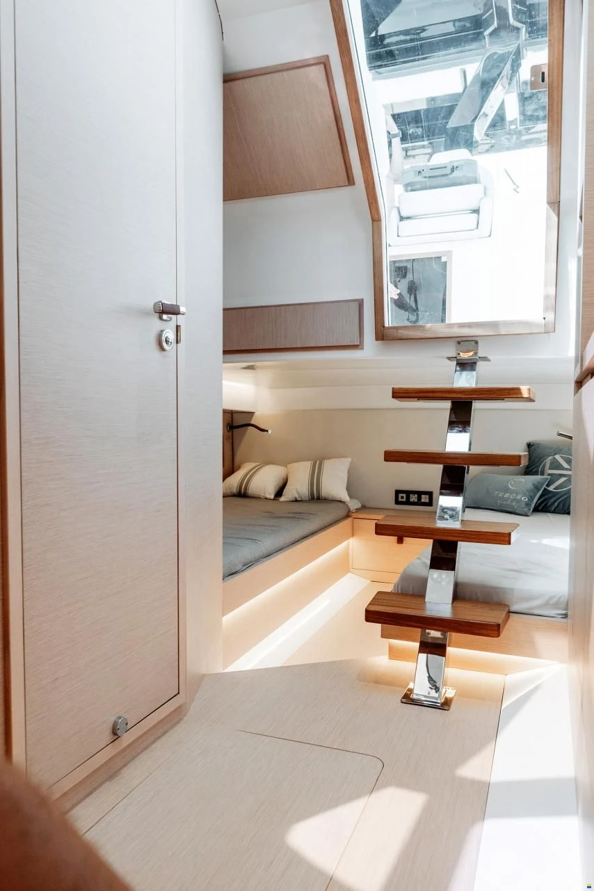 40 INBOARD - Image 5