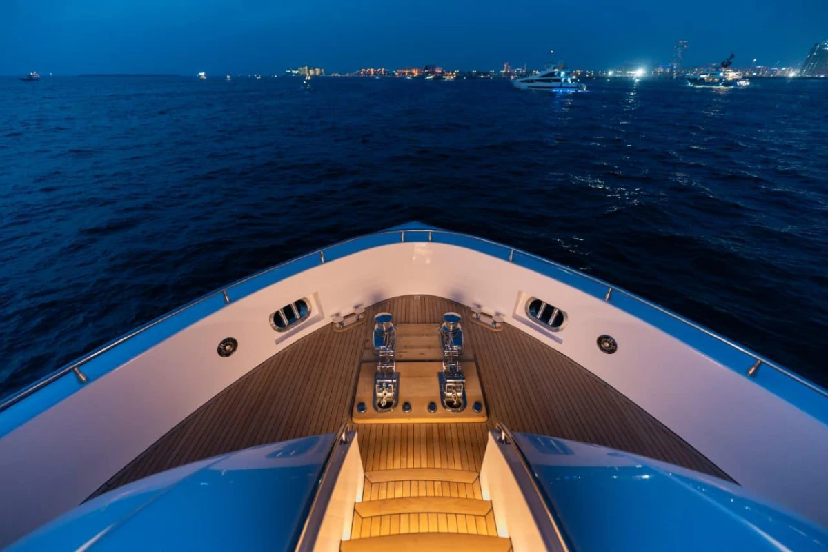 100 - LUXURY SUPER YACHT - Image 6