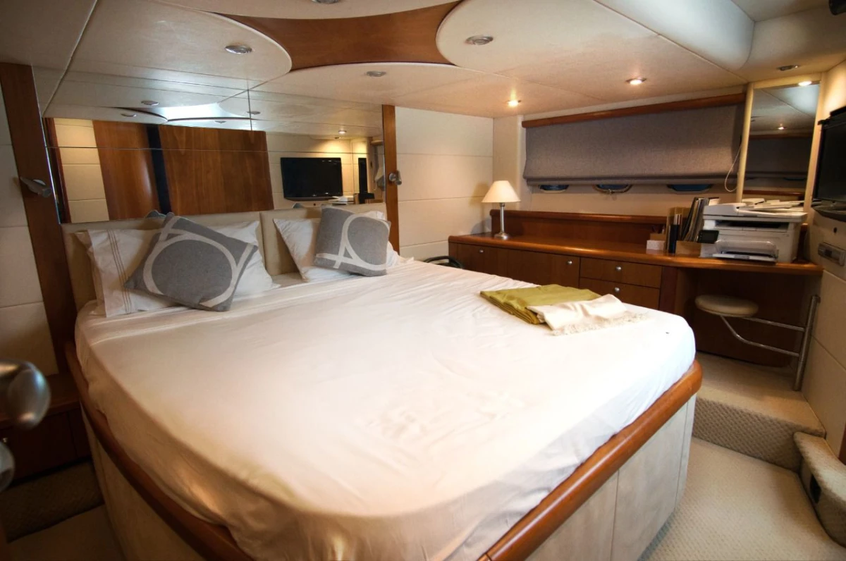 MANHATTAN 60 - Image 8