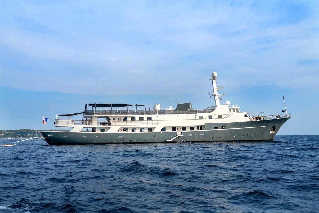 61 EXPLORER - Image 1